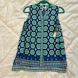 NWT crown and ivy sleeveless high low top. Size S. Green blue and white